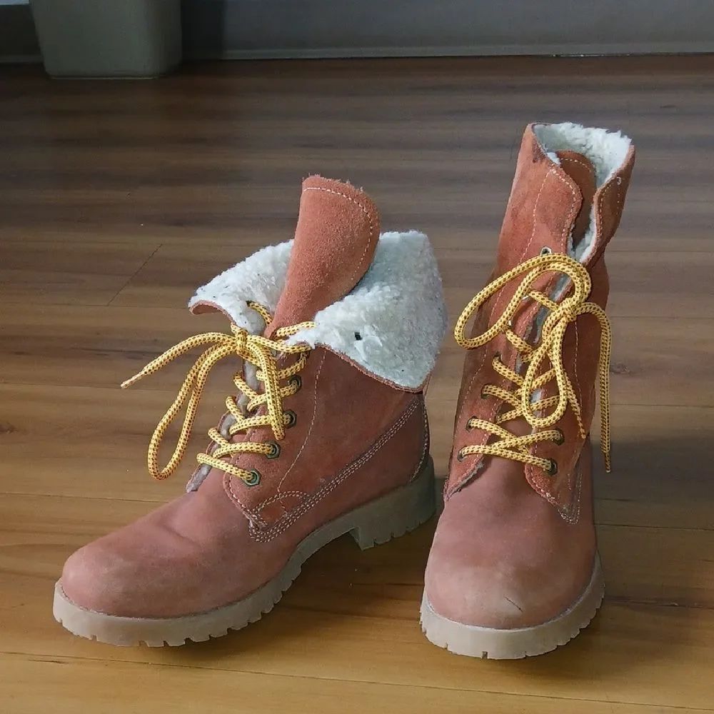 Tamaris lace up  suede leather burnt orange rust color boots Sz 40 EUC